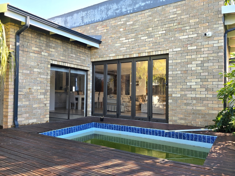 5 Bedroom Property for Sale in Wavecrest Eastern Cape